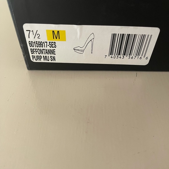 NIB Bryan Atwood Heels - Picture 6 of 6